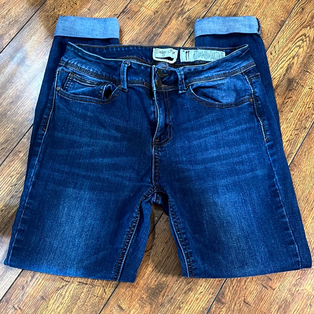 INDIGO REIN SKINNY CUFFED ANKLE DISTRESSED JEAN!